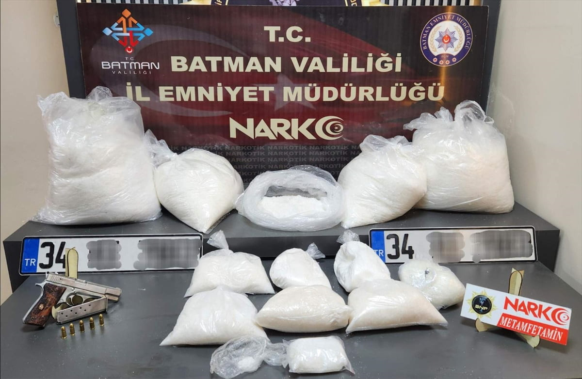 Batman'da durdurulan bir araçta 50 kilo 100 gram metamfetamin ele geçirildi, gözaltına alınan...