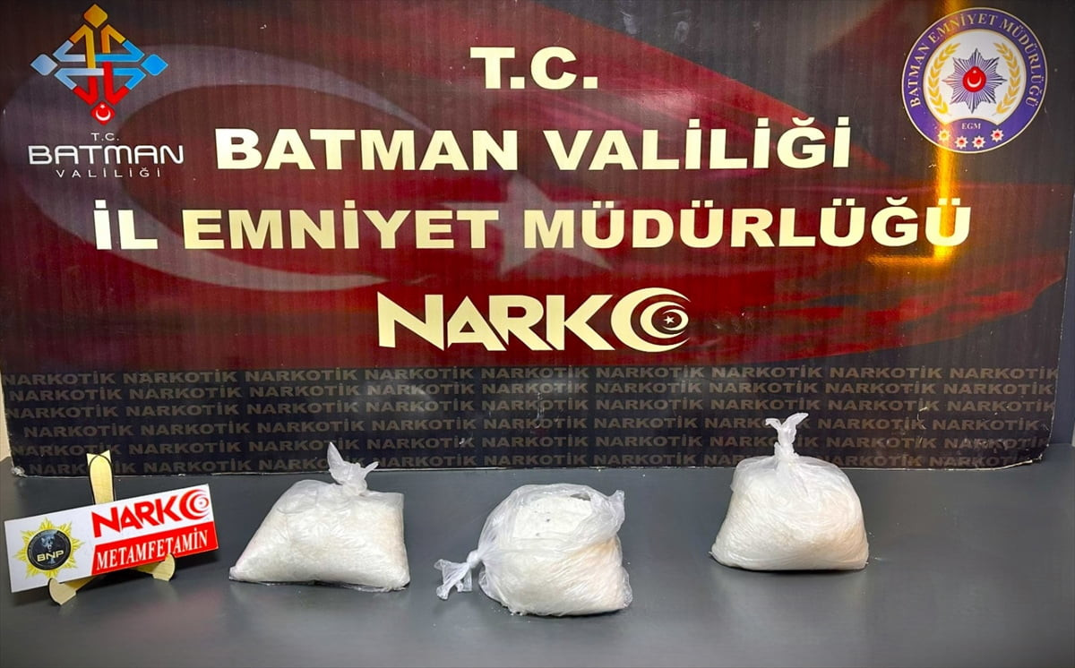 Batman'da durdurulan bir yolcu otobüsünde 3 kilo 220 gram metamfetamin ele geçirildi.