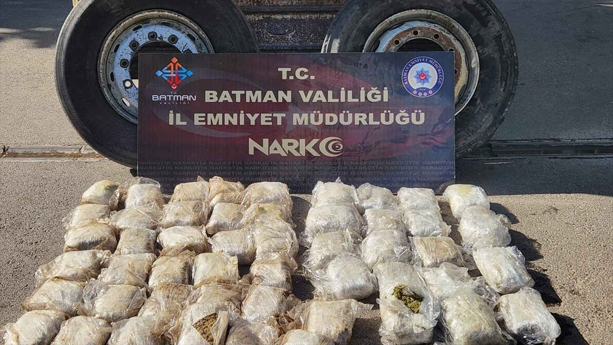 Batman'da düzenlenen uyuşturucu operasyonunda gözaltına alınan 4 şüpheli tutuklandı. Aramada...