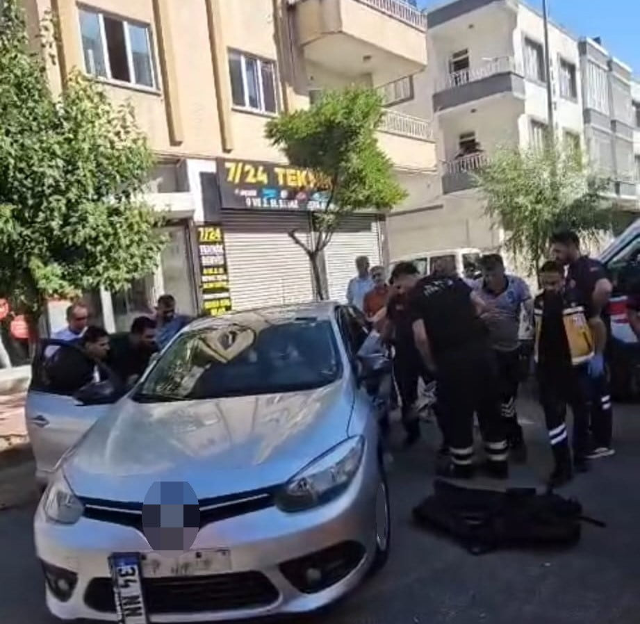 BATMAN'DA OTOMOBİL İLE HAFİF TİCARİ ARAÇ ÇARPIŞTI: 1 YARALI