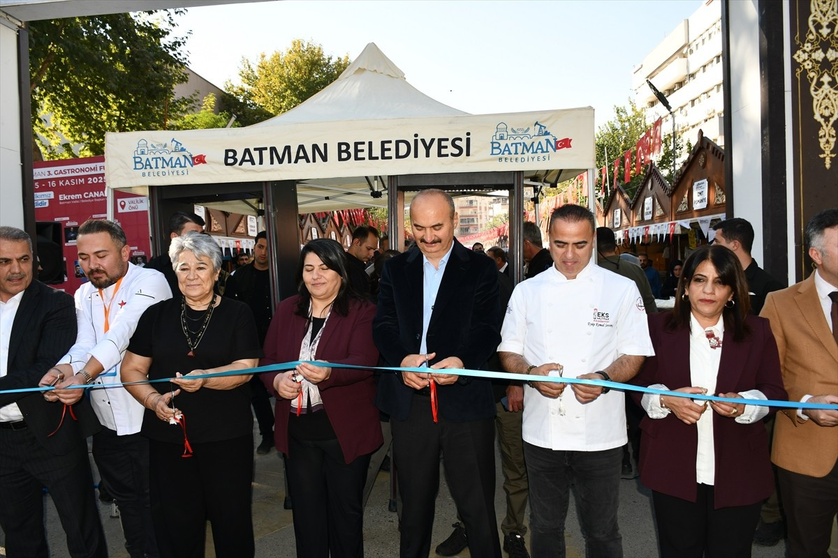 Batman'da "3. Gastronomi Fuarı" açıldı. Okunan dua ve kesilen kurdele ile fuarın açılışı...