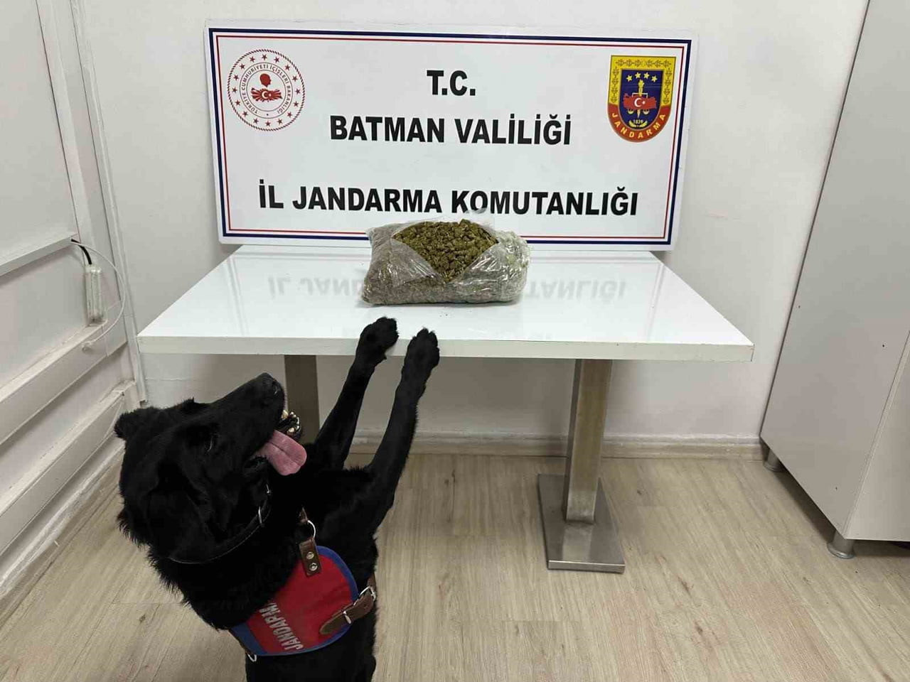 BATMAN'DA YOL KONTROL UYGULAMASINDA 1 KİLO 452 GRAM SKUNK MADDESİ ELE GEÇİRİLDİ
