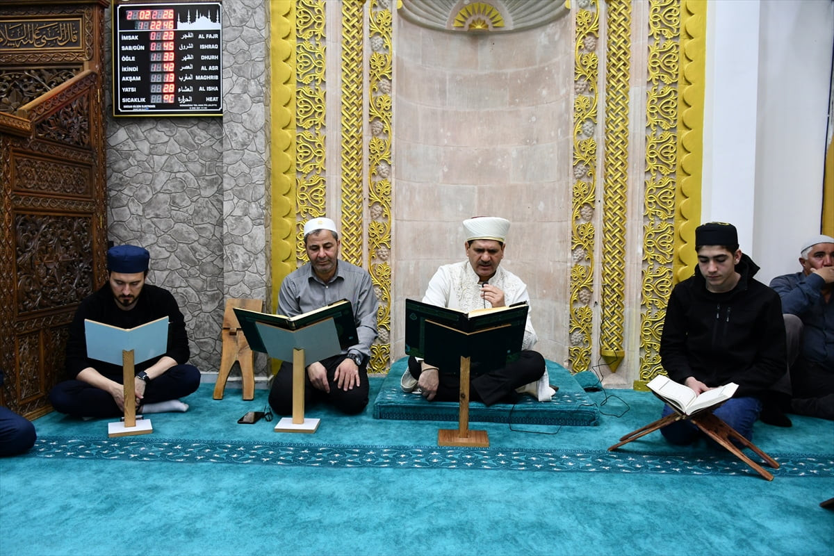 Batman'daki camiler, Hazreti Muhammed'in sünnetine dayanan mukabele geleneğine ev sahipliği...