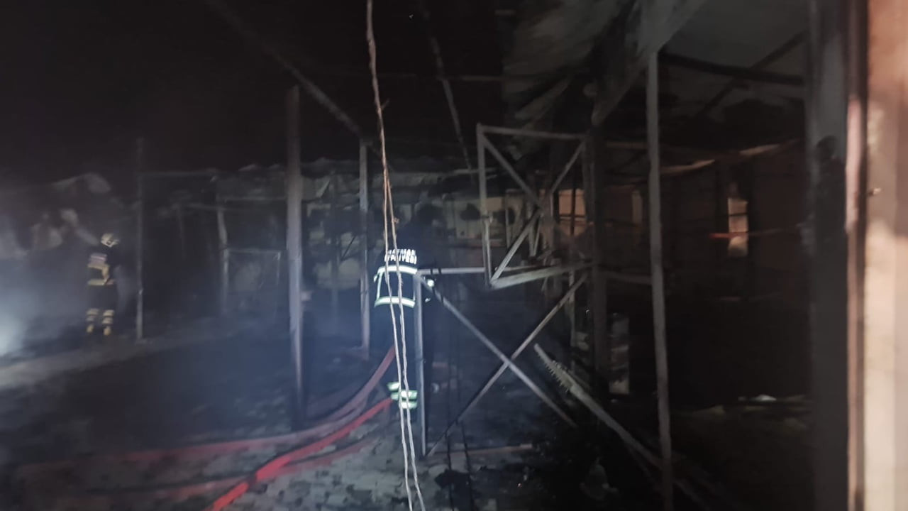 BATMAN’DA BİR AT ÇİFTLİĞİNDE ÇIKAN YANGINDA ATLARIN BULUNDUĞU İKİ BÖLÜM YANDI. YANGINDA 3 AT TELEF...