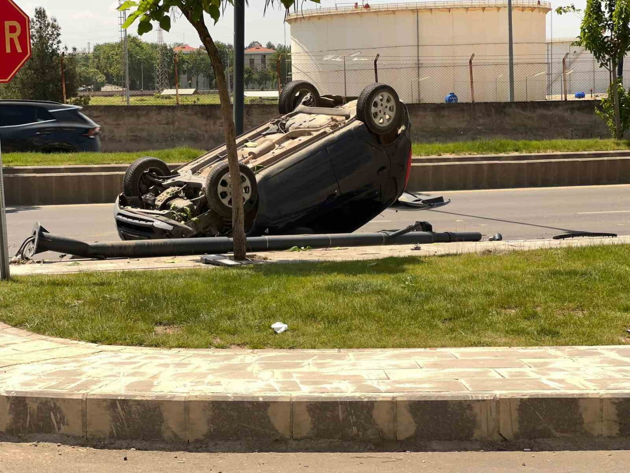 BATMAN’DA SÜRÜCÜSÜNÜN KONTROLÜNÜ KAYBETTİĞİ OTOMOBİLİN TAKLA ATMASI SONUCU 1 KİŞİ...