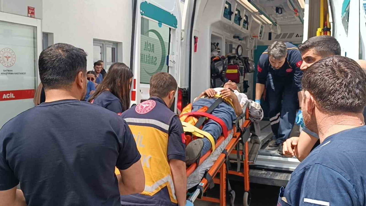 BATMAN’DA YOLCU TRENİNİN ÇARPTIĞI 64 YAŞINDAKİ VATANDAŞ YARALANDI.