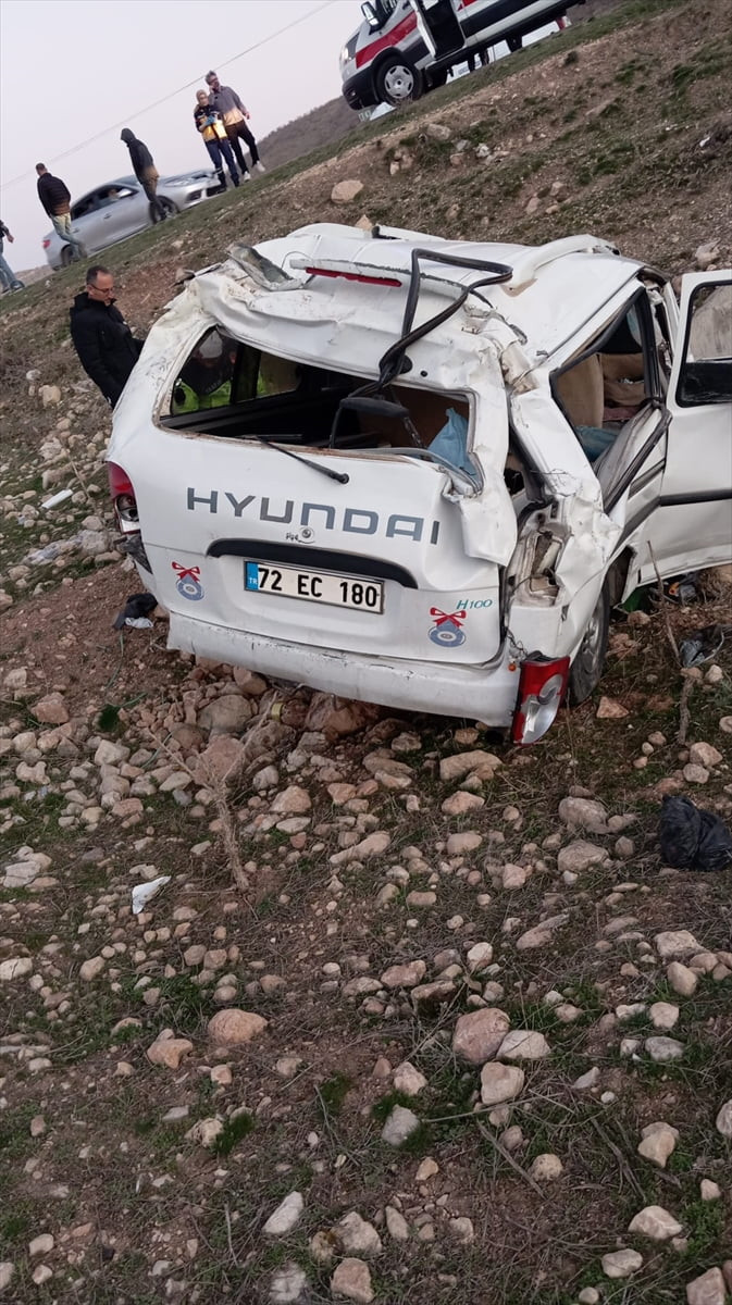 Batman’ın Gercüş ilçesinde minibüsün şarampole yuvarlanması sonucu 1 kişi öldü, 2 kişi...