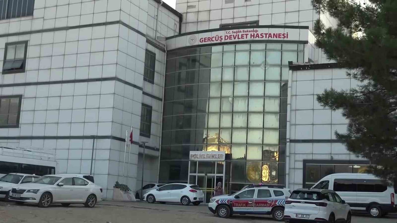 BATMAN’IN GERCÜŞ İLÇESİNDE SÜRÜCÜSÜNÜN DİREKSİYON HAKİMİYETİNİ KAYBETTİĞİ OTOMOBİL YOLDAN ÇIKMASI...