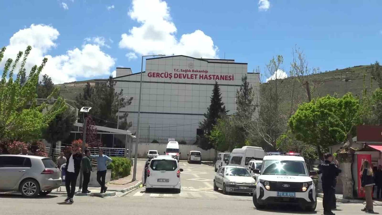 BATMAN’IN GERCÜŞ İLÇESİNDE YOLUN KARŞISINA GEÇERKEN BİR ARACIN ÇARPTIĞI 14 YAŞINDAKİ ÇOCUK AĞIR...