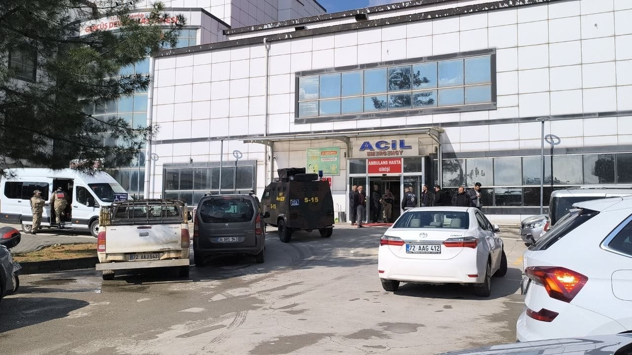 BATMAN’IN GERCÜŞ İLÇESİNE BAĞLI KÖMÜRCÜ KÖYÜNDE ÇIKAN BIÇAKLI KAVGADA BİR KİŞİ HAYATINI...