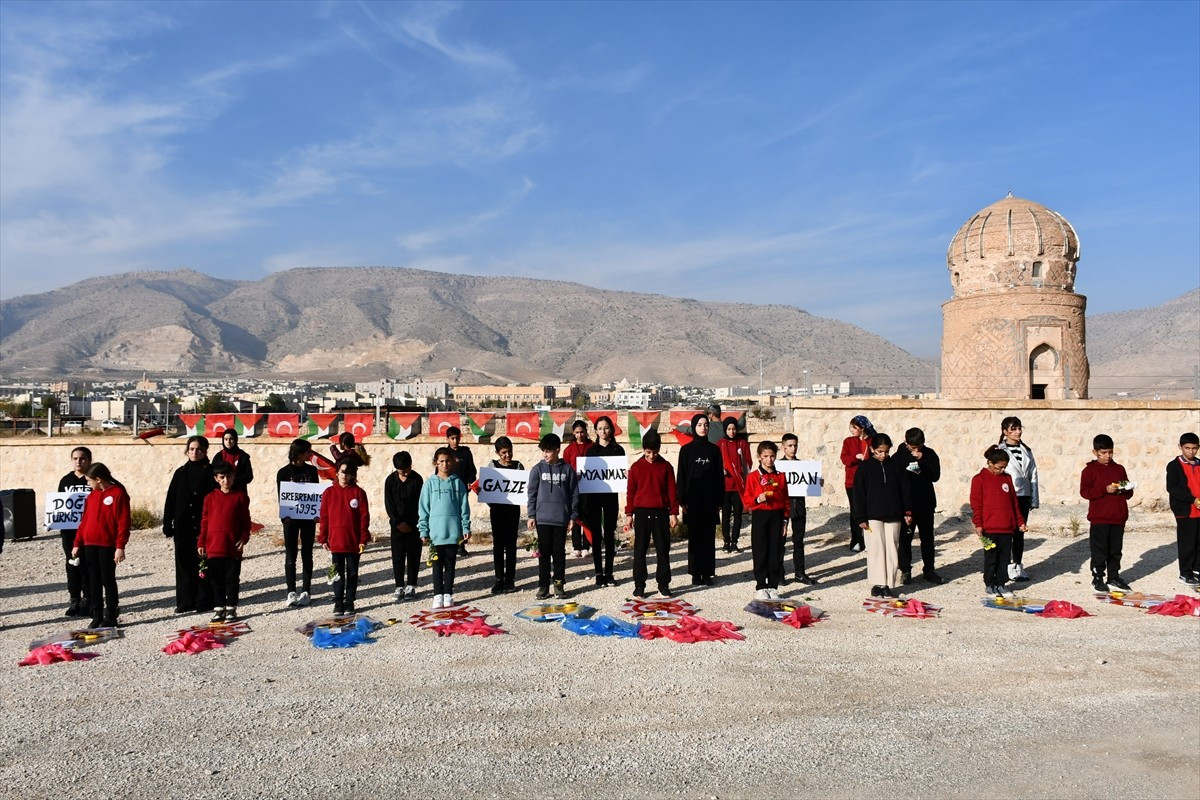 Batman’ın tarihi Hasankeyf ilçesinde çocuklar, 20 Kasım Dünya Çocuk Hakları Günü etkinlikleri...