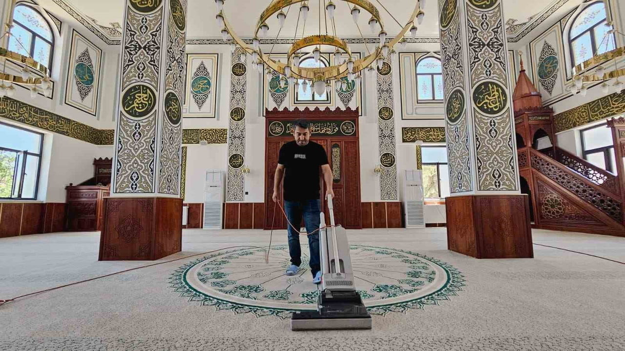BATTALGAZİ BELEDİYESİ MEHMET TURGUT CAMİİ'Nİ AÇILIŞA HAZIRLADI