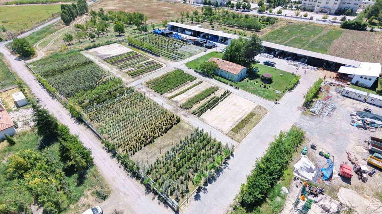 BATTALGAZİ BELEDİYESİ PARKLARDA KENDİ ÜRETİMİNİ KULLANIYOR