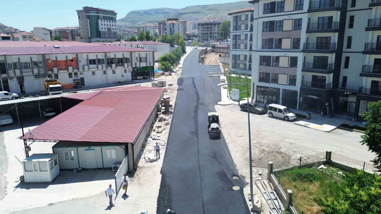 BATTALGAZİ BELEDİYESİ'NDEN SELÇUKLU'DA ASFALT ÇALIŞMASI