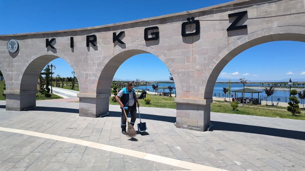 BATTALGAZİ BELEDİYESİ’NDEN KIRKGÖZ SAHİL PARKI’NDA TEMİZLİK ÇALIŞMASI
