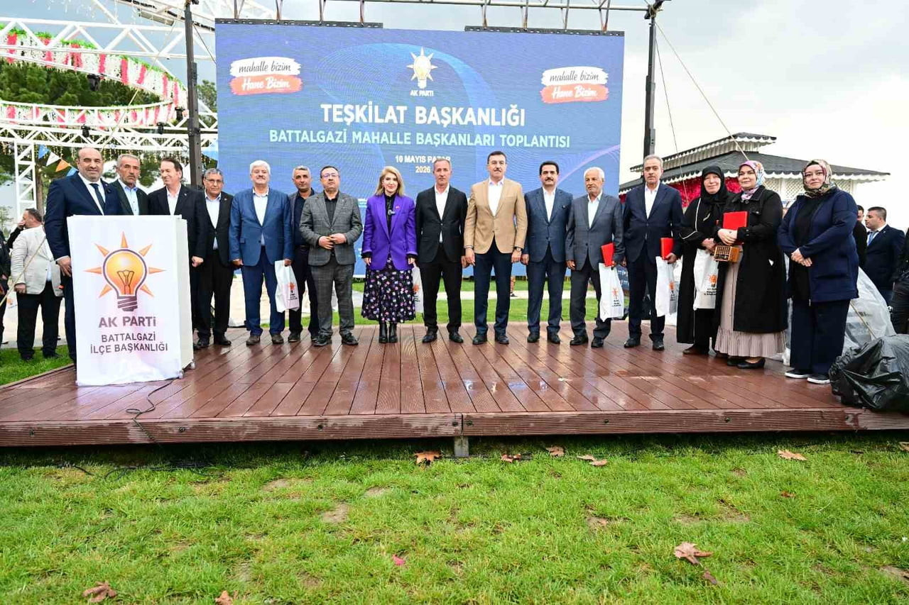 BATTALGAZİ’DE MAHALLE BAŞKANLARI İSTİŞARE VE DEĞERLENDİRME TOPLANTISI GERÇEKLEŞTİRİLDİ