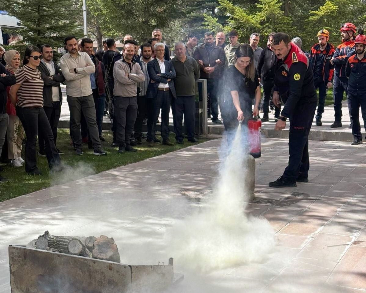 BAYBURT ADLİYESİ PERSONELİNE YANGIN EĞİTİMİ VERİLDİ