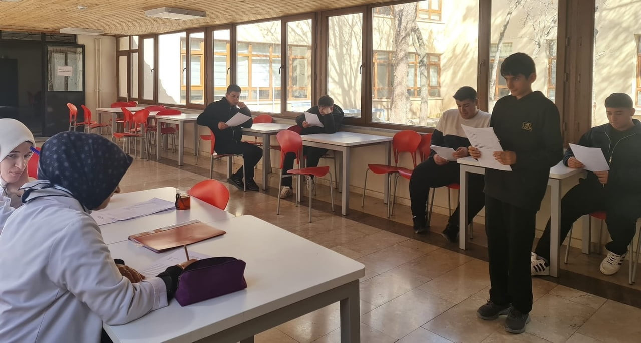 BAYBURT LİSESİNDE HATİPLİK YARIŞMASI DÜZENLENDİ