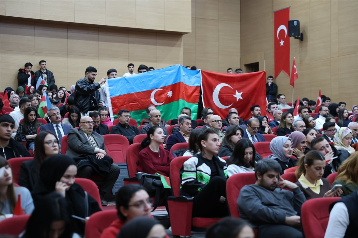 Bayburt Üniversitesince "Azerbaycan-Türkiye İlişkileri" konulu panel gerçekleştirildi.