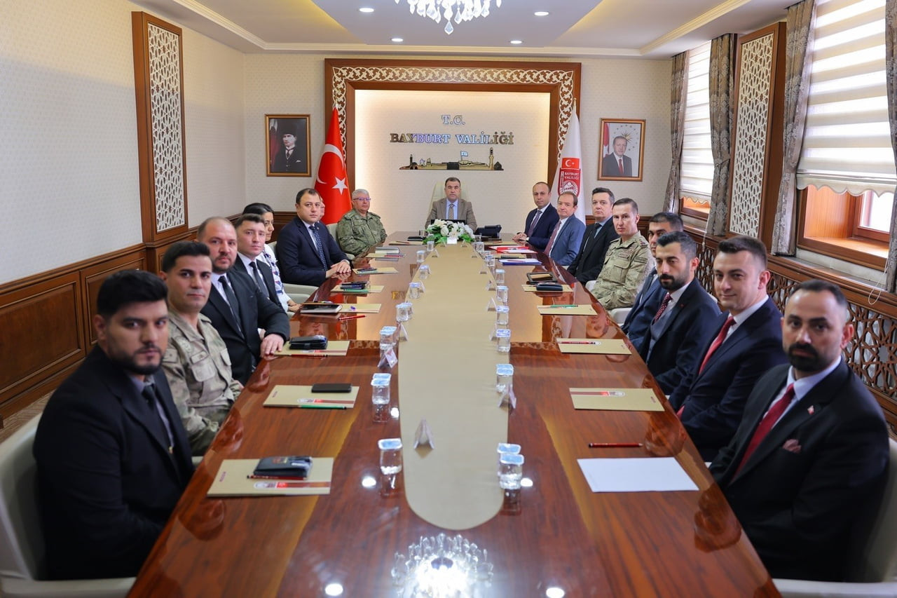 BAYBURT'TA GÜVENLİK VE ASAYİŞ TEDBİRLERİ DEĞERLENDİRİLDİ