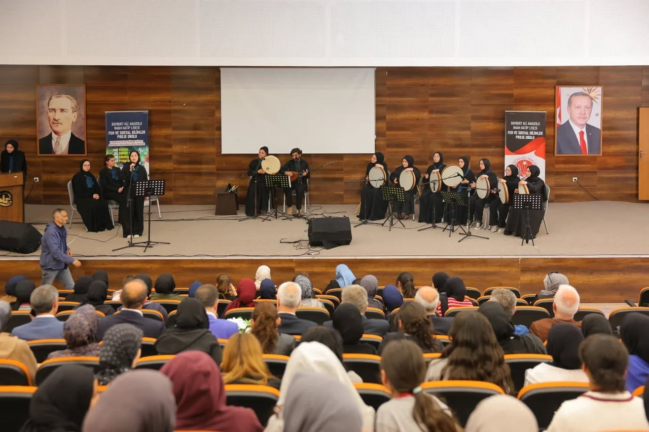 BAYBURT'TA ÖĞRENCİLERDEN TASAVVUF MUSİKİSİ KONSERİ