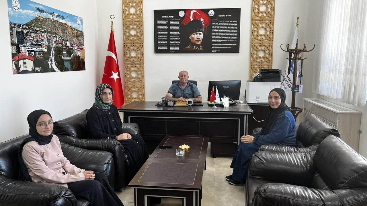 BAYBURT'TA ÖRGÜN EĞİTİMLE BİRLİKTE HAFIZLIK PROGRAMI 153'ÜNCÜ MEZUNUNU VERDİ
