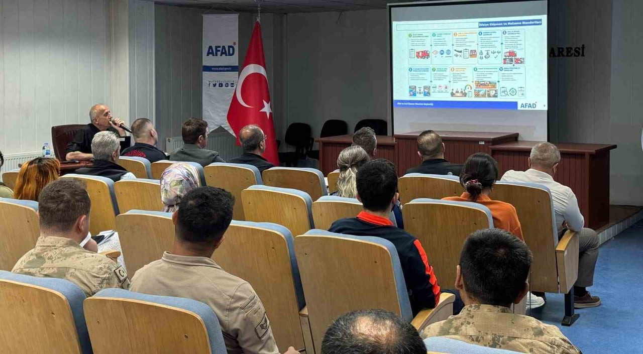 BAYBURT'TA ORMAN YANGINLARINA MÜDAHALE EĞİTİMİ DÜZENLENDİ