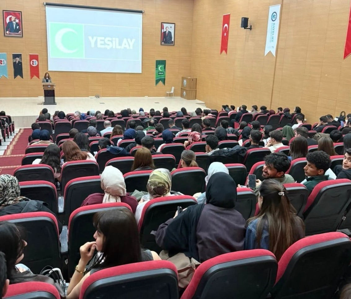BAYBURT'TA ÜNİVERSİTE ÖĞRENCİLERİNE BAĞIMLILIKLA MÜCADELE ANLATILDI