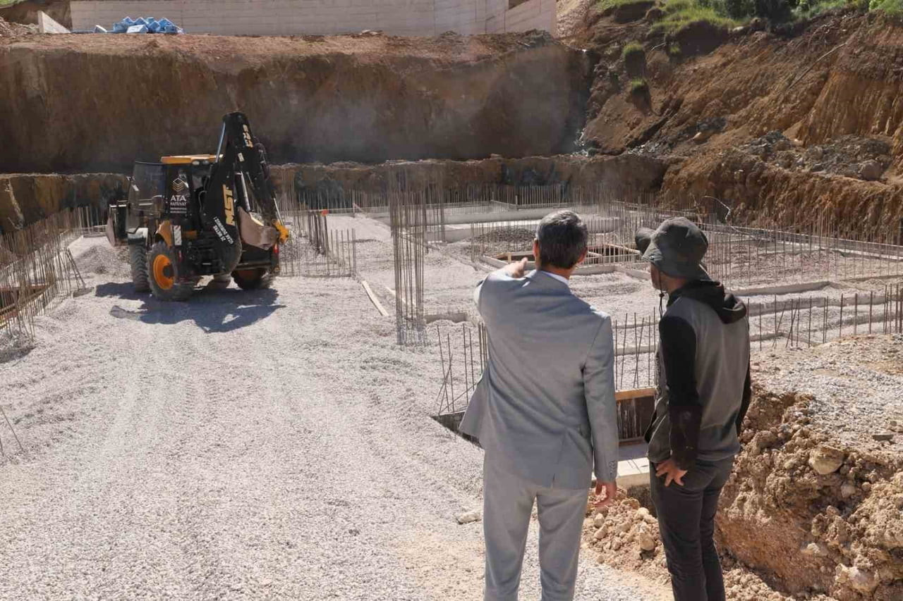 BAYBURT'TA YAPIMI DEVAM EDEN OKUL İNŞAATLARINDA ÇALIŞMALAR SÜRÜYOR