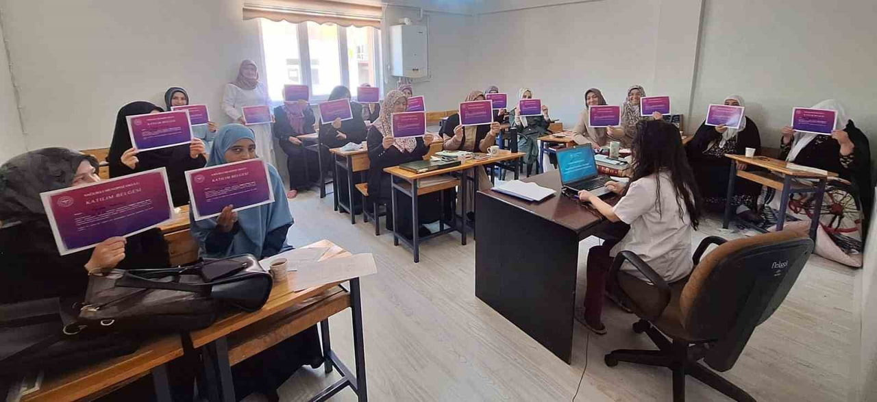 BAYBURT’TA 120 KADINA MENOPOZ EĞİTİMİ VERİLDİ