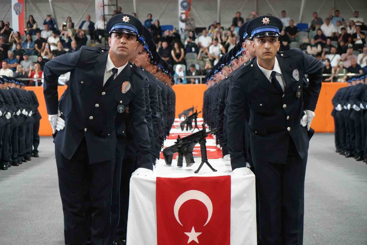 BAYBURT’TA 342 POLİS ADAYI MEZUNİYET SEVİNCİ YAŞADI