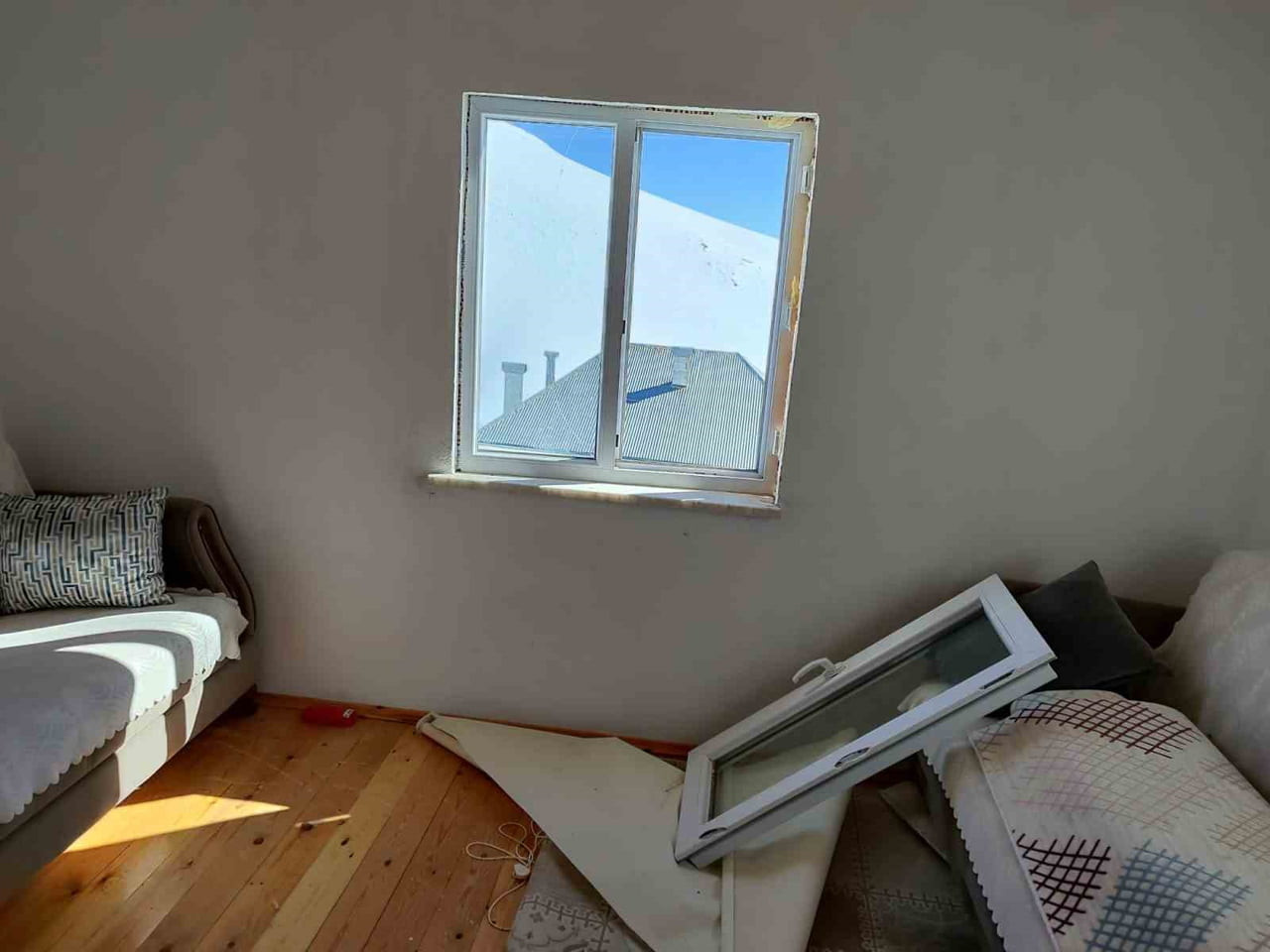 BAYBURT’TA AYILARIN TALAN ETTİĞİ YAYLA EVLERİNE ULAŞIM SAĞLANAMIYOR: KÖYLÜLER YOLUN AÇILMASINI...