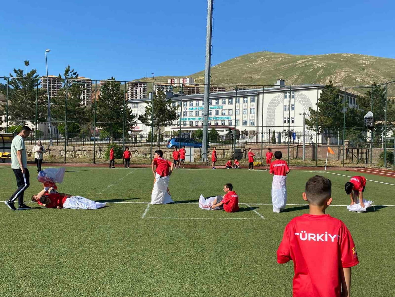 BAYBURT’TA BAĞIMLILIKLA MÜCADELEDE SPORUN ÖNEMİNE DİKKAT ÇEKİLDİ