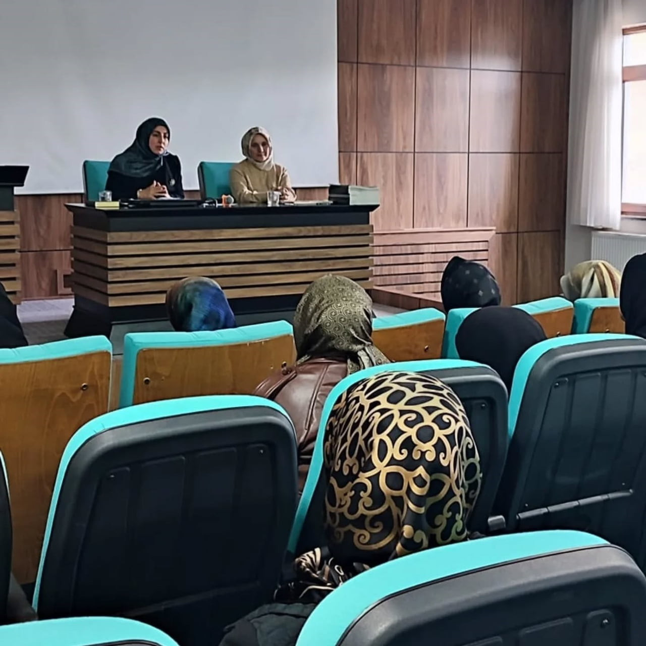 BAYBURT’TA ‘DİJİTAL DÜNYADA ÇOCUK VE AİLE’ KONULU SÖYLEŞİ DÜZENLENDİ