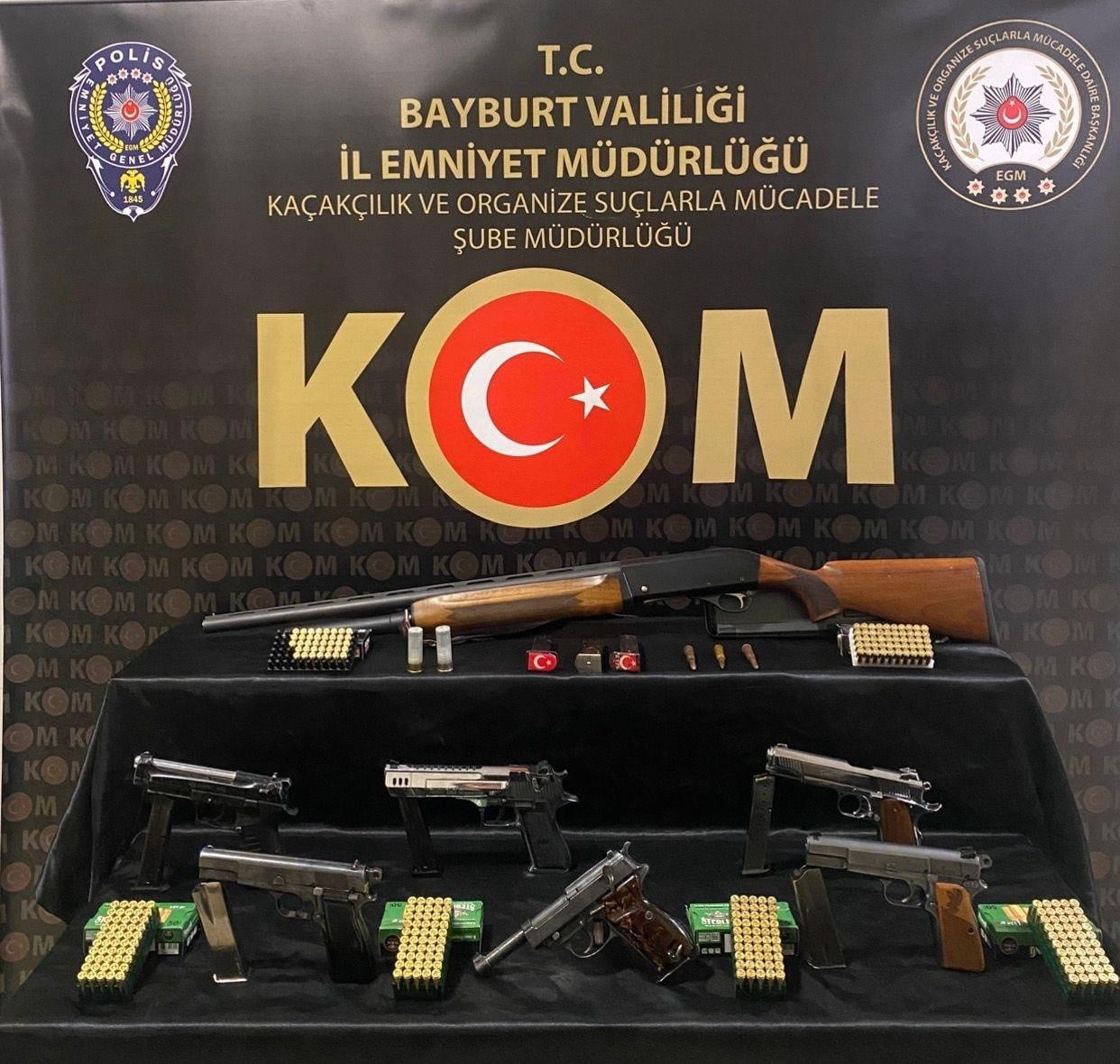 BAYBURT’TA EĞLENCE ORGANİZASYONLARINDA HAVAYA ATEŞ AÇANLARA OPERASYON YAPILDI