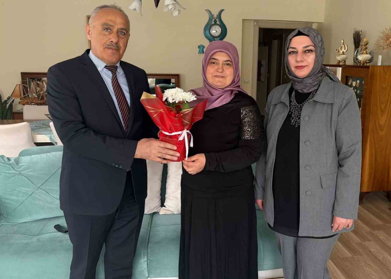 BAYBURT’TA KORUYUCU AİLELERİN ANNELER GÜNÜ KUTLANDI