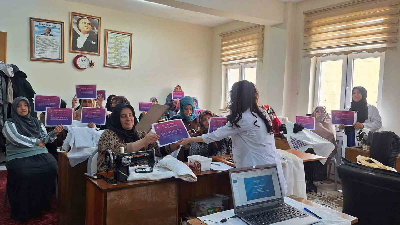 BAYBURT’TA ‘MENOPOZ OKULU’ EĞİTİMLERİ DEVAM EDİYOR