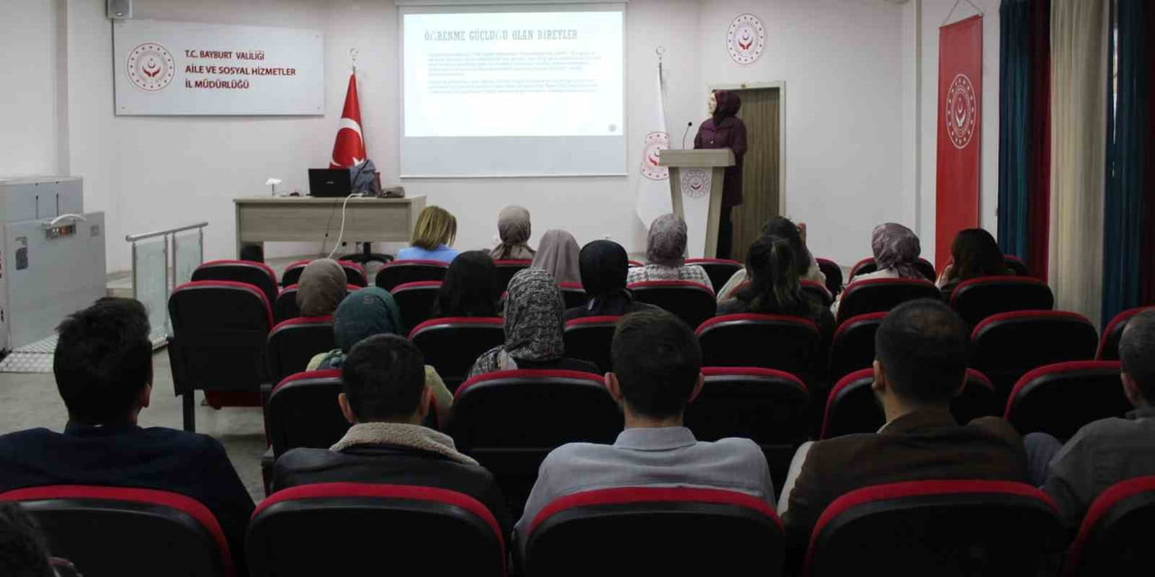 BAYBURT’TA MESLEK ELEMANLARINA ‘ÖZEL ÇOCUKLARLA ÇALIŞMA’ EĞİTİMİ VERİLDİ