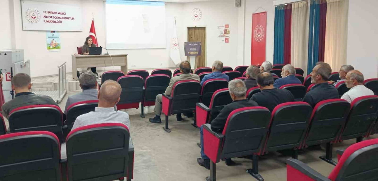 BAYBURT’TA MUHTARLARA SOSYAL HİZMETLER ANLATILDI