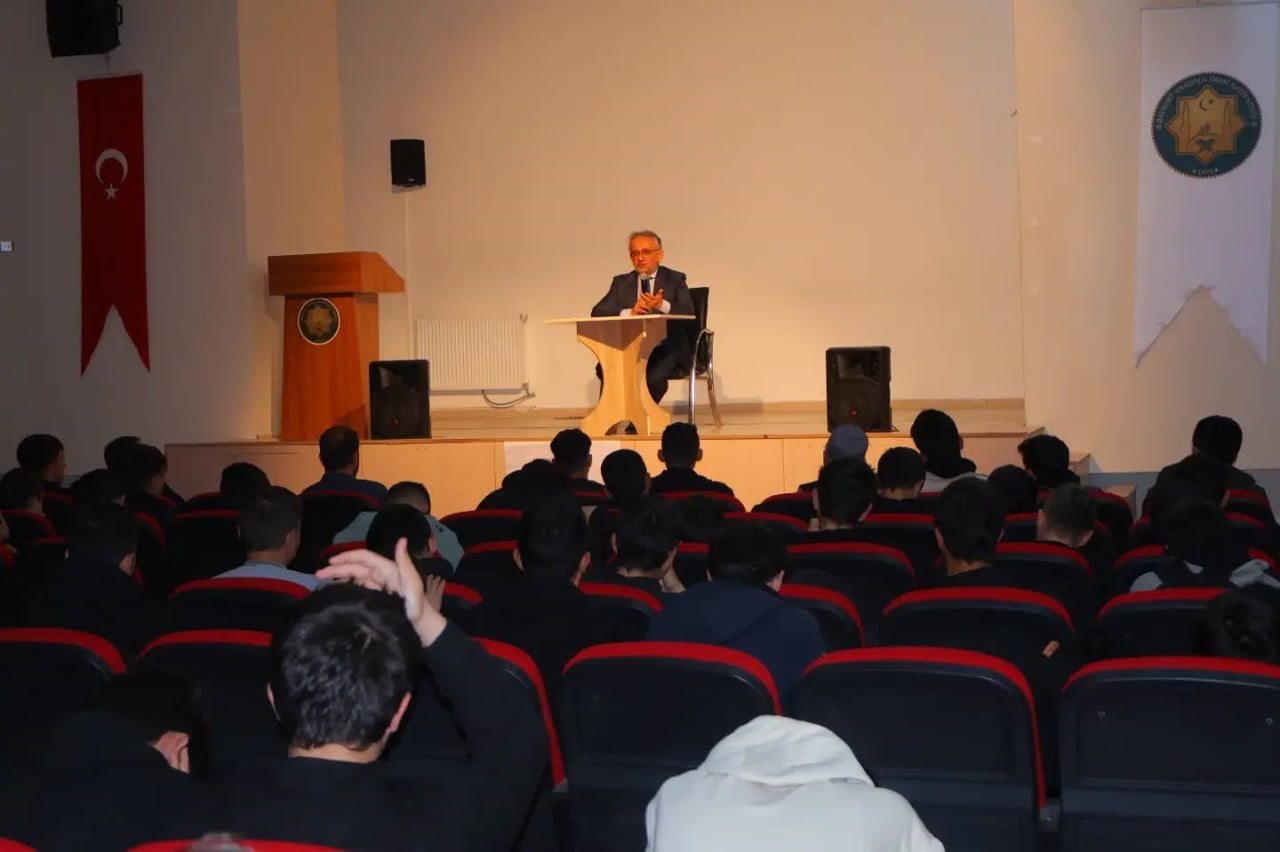 BAYBURT’TA ÖĞRENCİLERE MAHREMİYET VE ESTETİK BİLİNCİ ANLATILDI