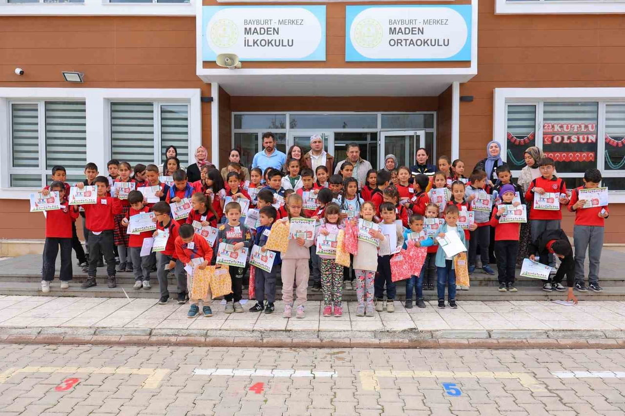 BAYBURT’TA ÖĞRENCİLERE "SAĞLIKLI ÇOCUK, SAĞLIKLI GELECEK" EĞİTİMİ VERİLDİ