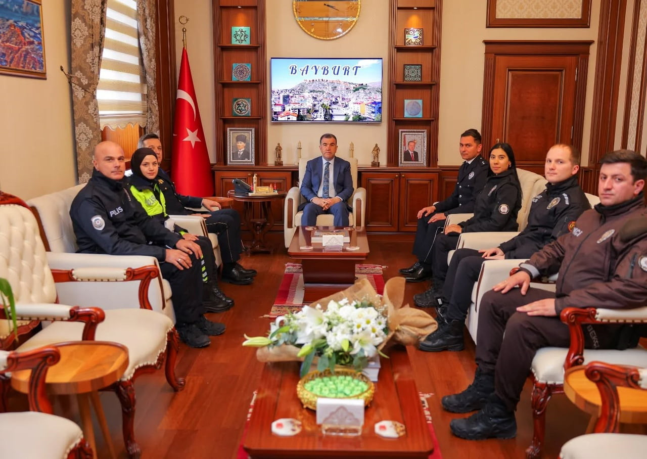 BAYBURT’TA POLİS HAFTASI ZİYARETİ
