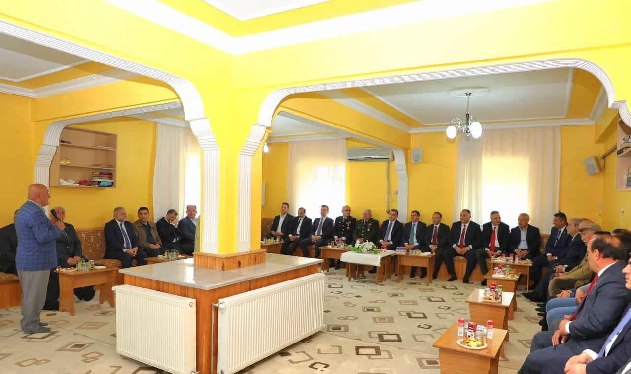 BAYBURT’TA PROTOKOL ÜYELERİ VE VATANDAŞLAR BAYRAMLAŞTI