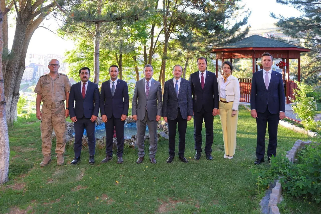 BAYBURT’TA TAYİNİ ÇIKAN MÜLKİ İDARE AMİRLERİ İÇİN VEDA PROGRAMI DÜZENLENDİ