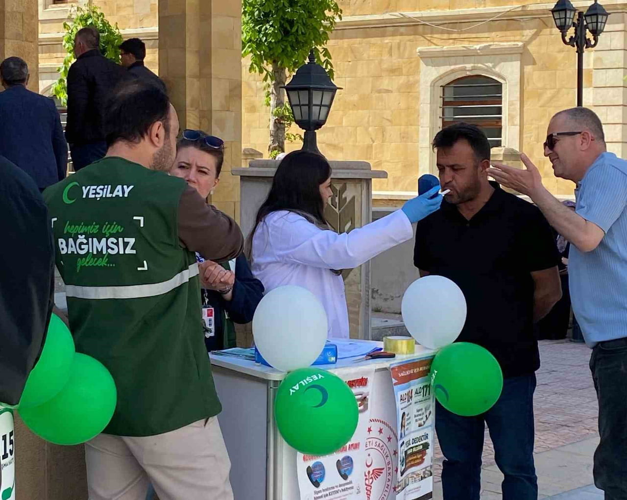 BAYBURT’TA VATANDAŞLARA SİGARANIN ZARARLARI ANLATILDI
