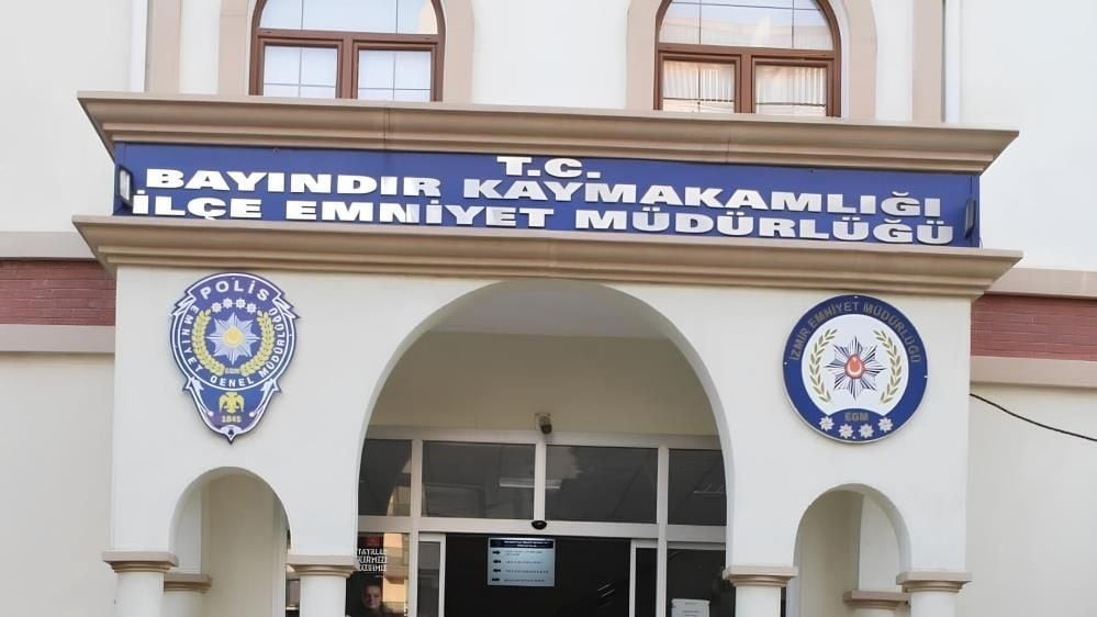 BAYINDIR’DA OPERASYONDA DİRENİŞ: 3 POLİS YARALI, 4 ŞÜPHELİ GÖZALTINDA