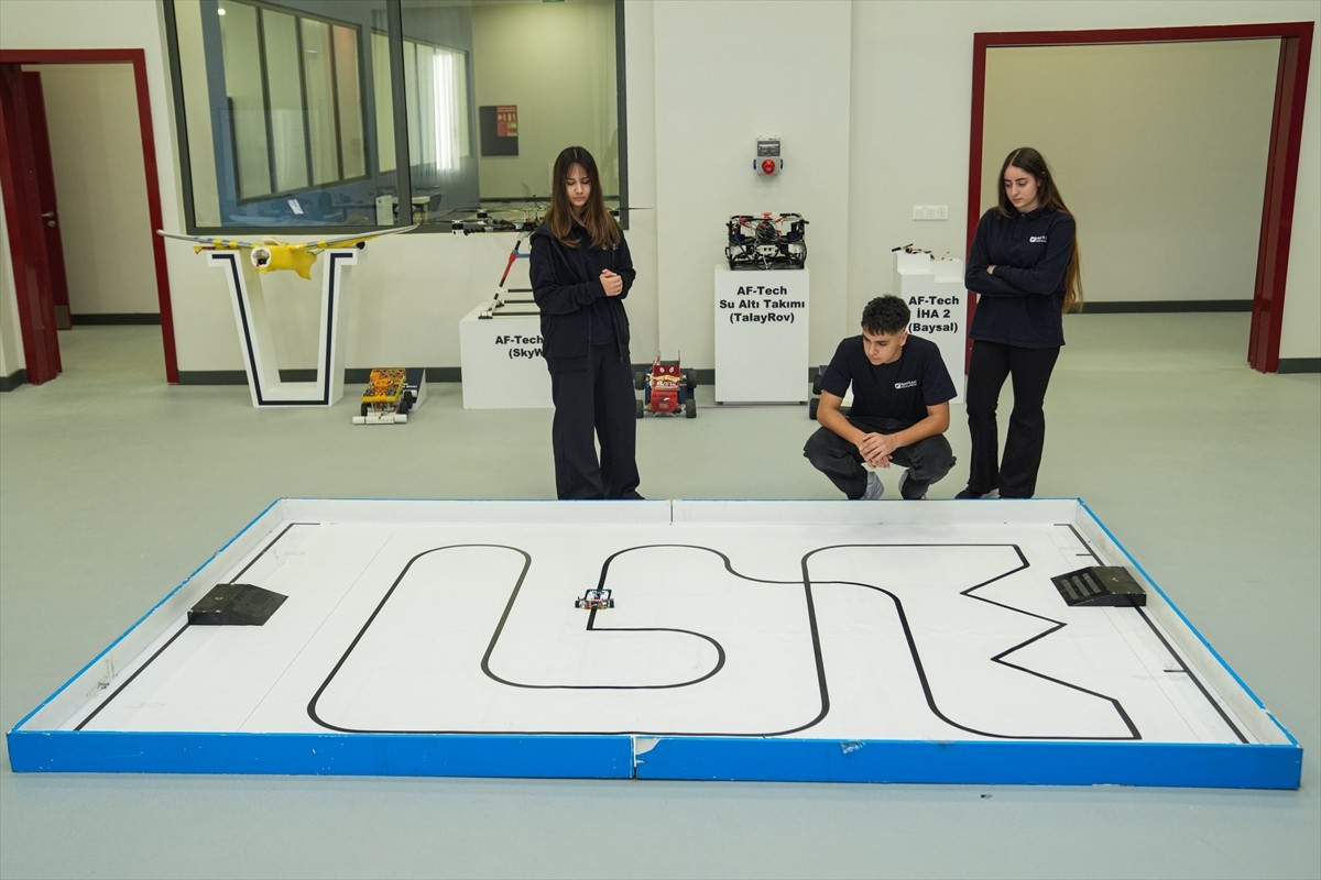 Baykar Fen Lisesi öğrencileri hem Amerikan Matematik Olimpiyatları'nda (AMO) hem de Roma'da...
