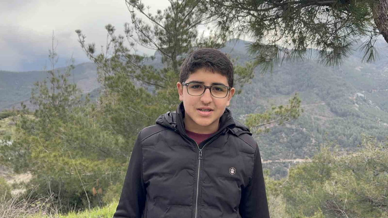 BAYRAĞIN TÜRK MİLLETİ İÇİN KUTSAL OLDUĞUNU SÖYLEYEN MEHMET EFE AKTAŞ, "BABAMLA GEZMEYE ÇIKMIŞTIK...