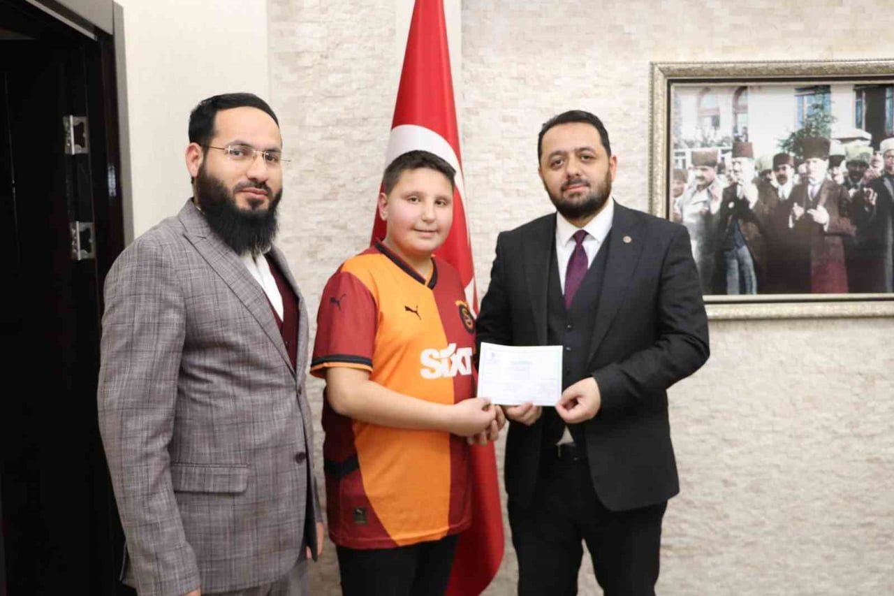 BAYRAM HARÇLIĞINI FİLİSTİN’E BAĞIŞLADI