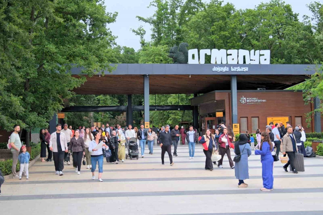BAYRAMIN GÖZDESİ YİNE ORMANYA OLDU. ŞEHRİN STRESİNDEN KAÇAN 215 BİN KİŞİ ORMANYA'YA...